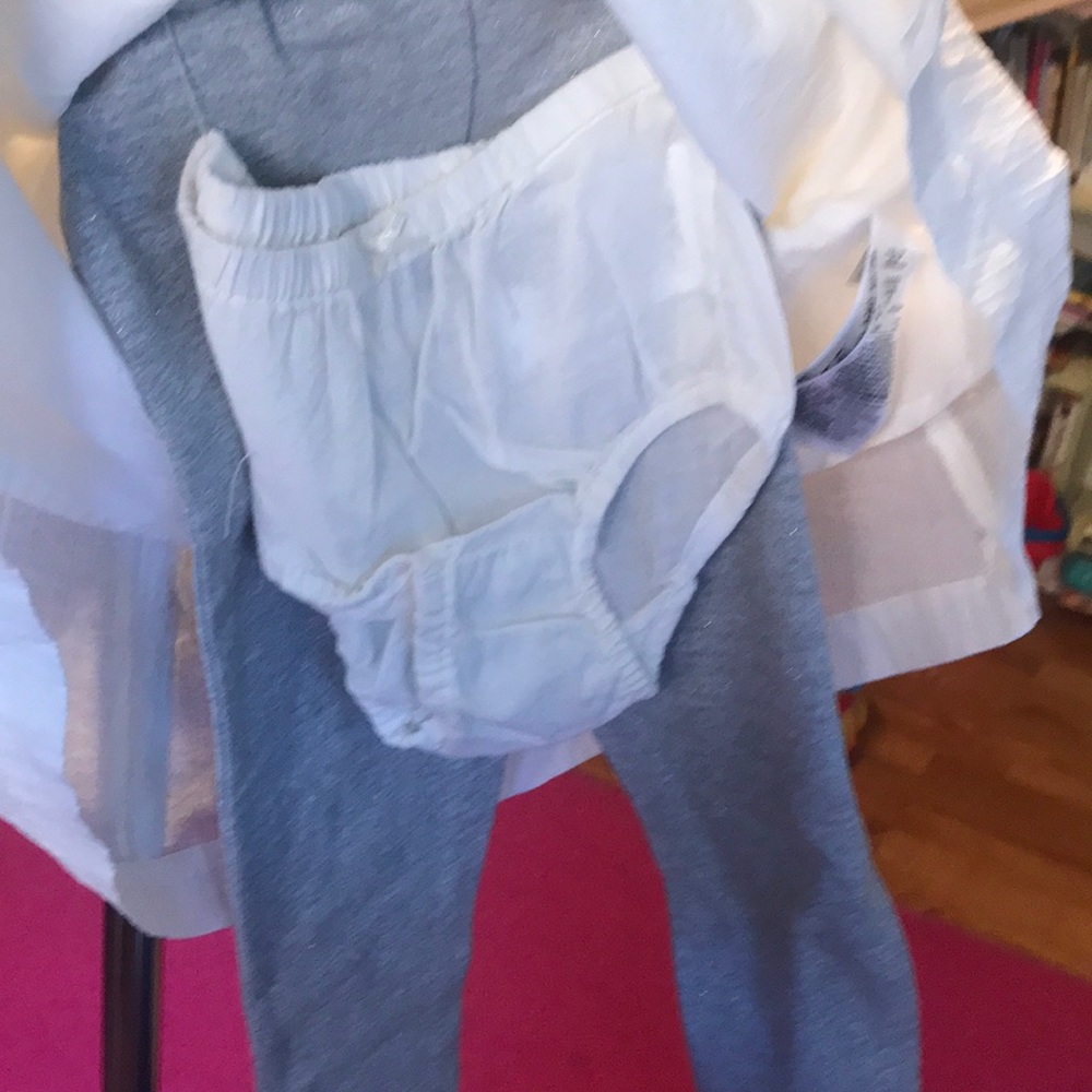 Clothes - Picture 4 of 4